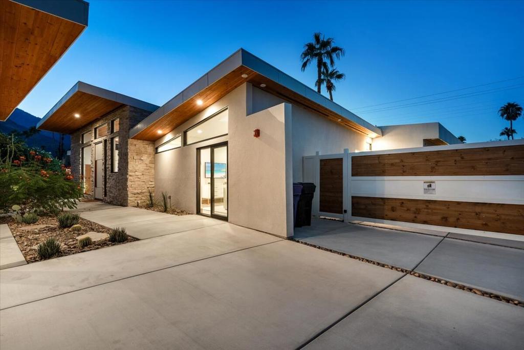 524 E E Miraleste Court Court