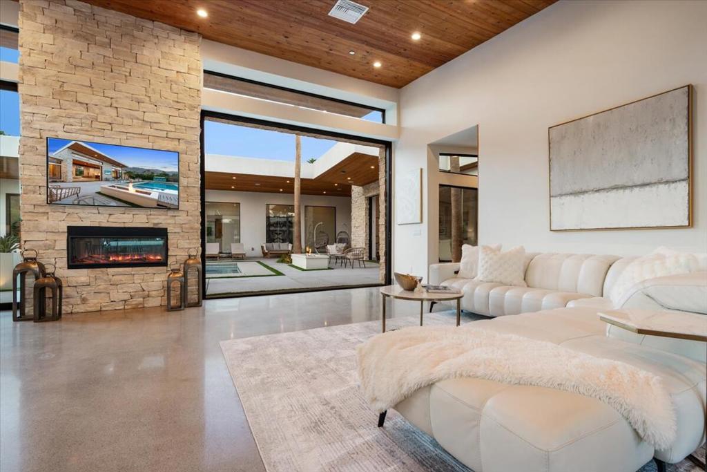 524 E E Miraleste Court Court