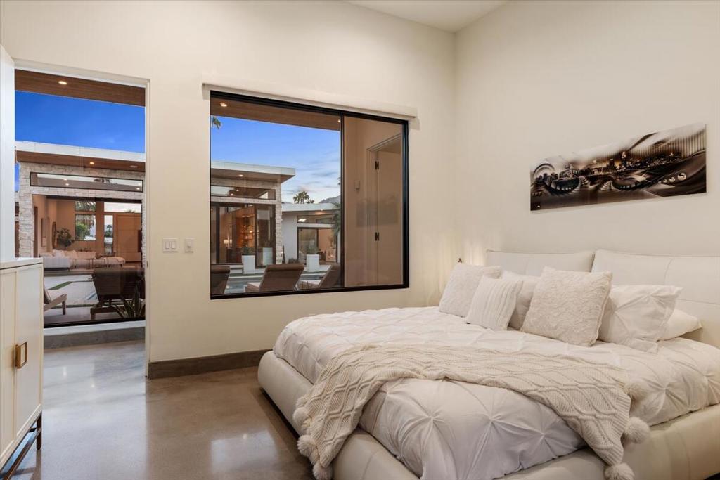 524 E E Miraleste Court Court