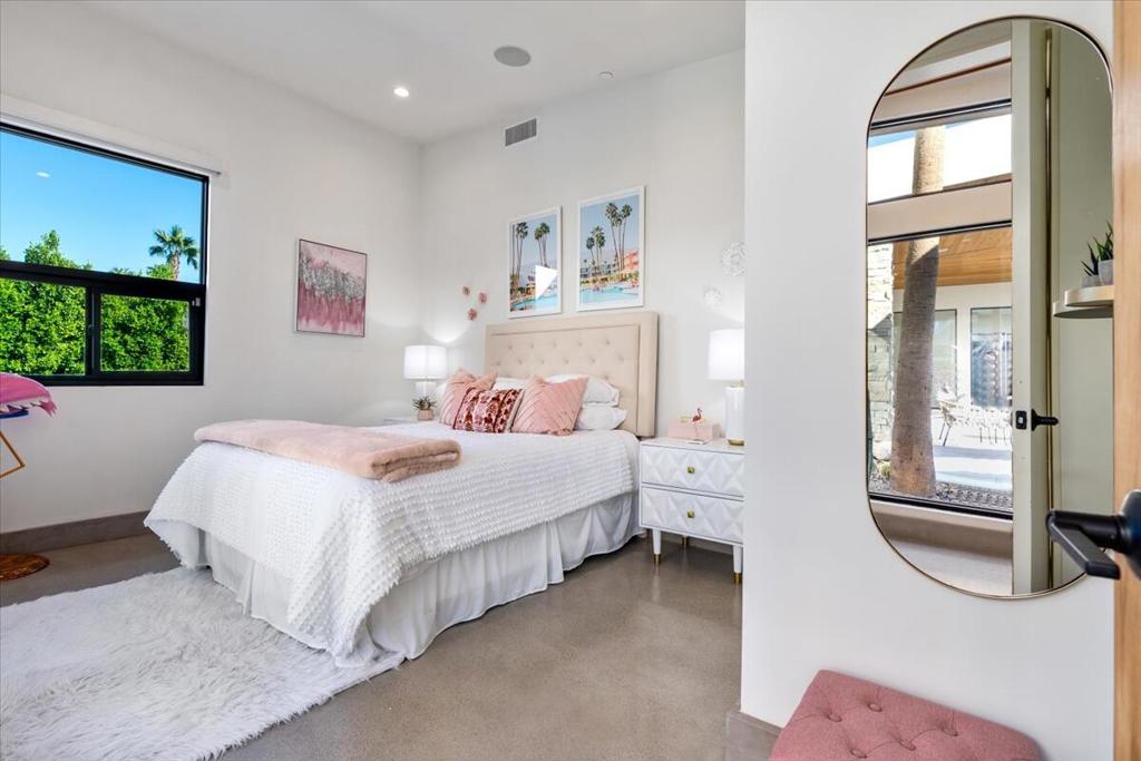 524 E E Miraleste Court Court