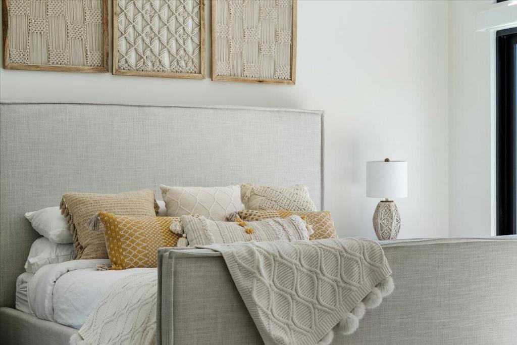 524 E E Miraleste Court Court