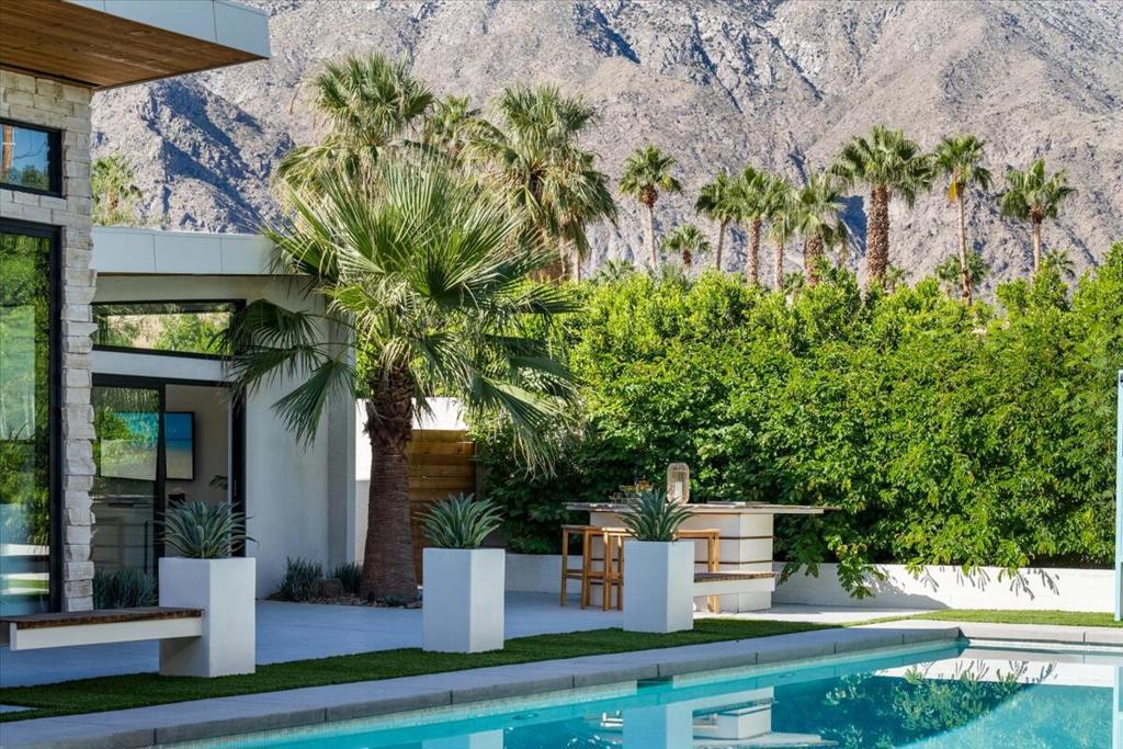 524 E E Miraleste Court Court