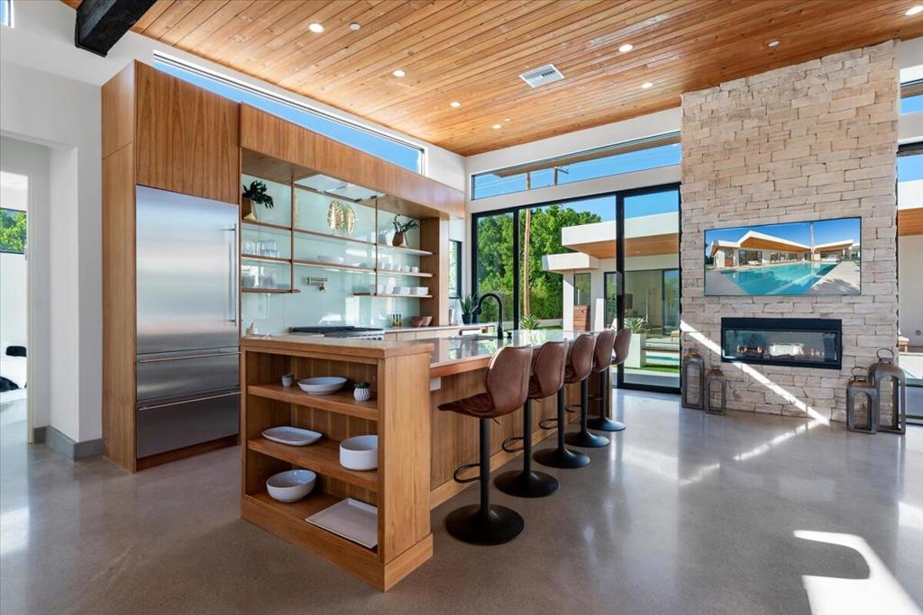 524 E E Miraleste Court Court