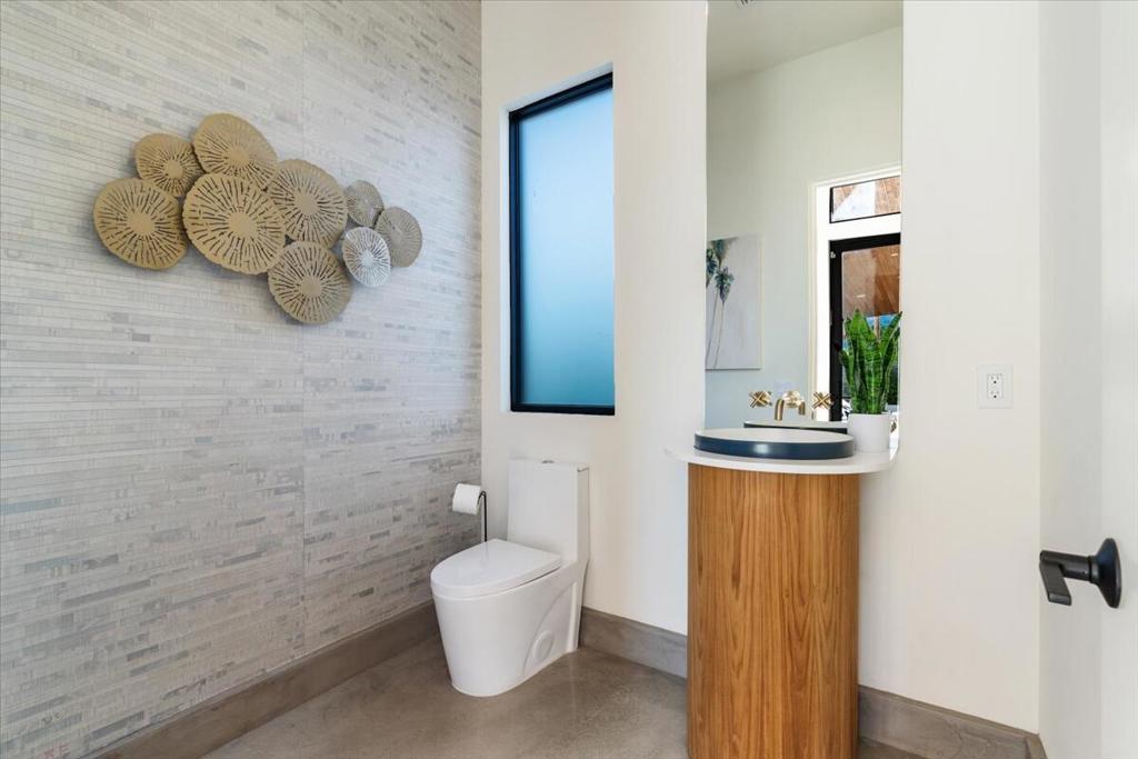 524 E E Miraleste Court Court