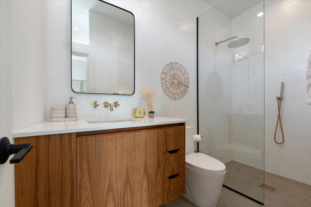 524 E E Miraleste Court Court