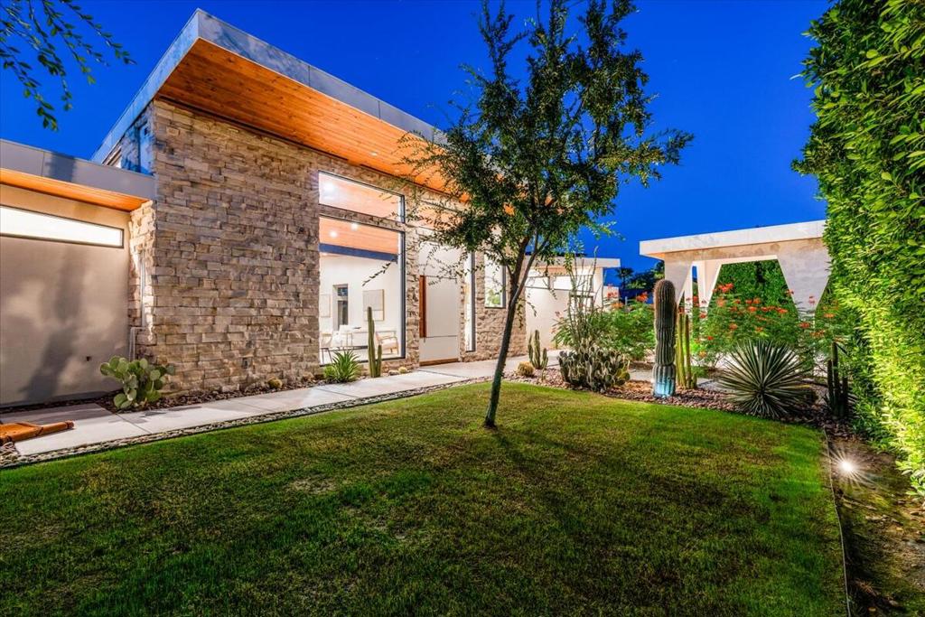 524 E E Miraleste Court Court