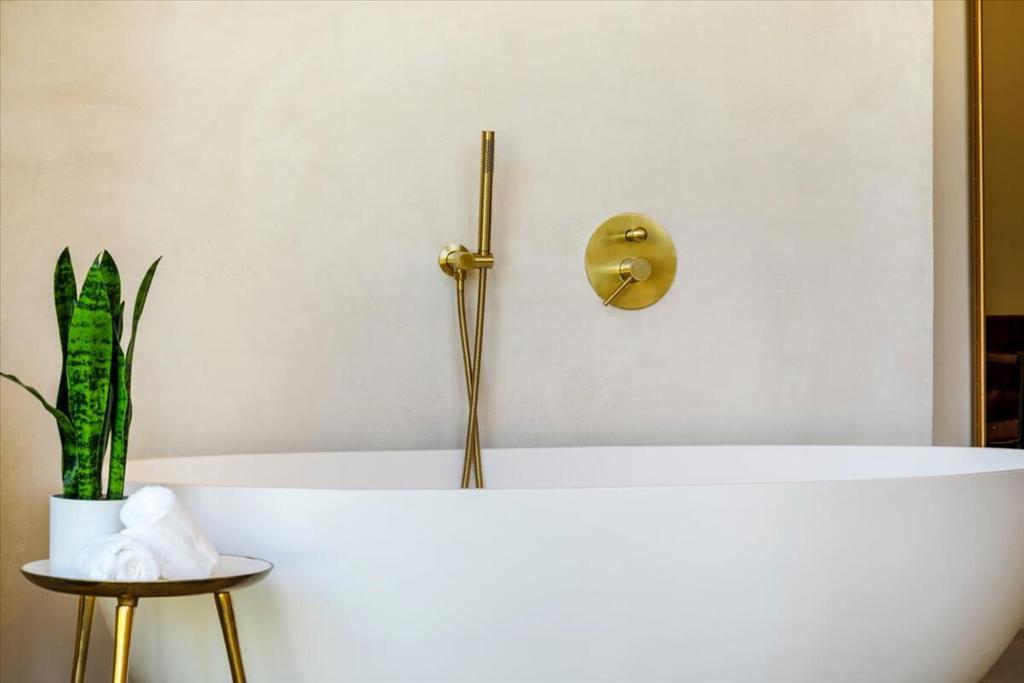 524 E E Miraleste Court Court