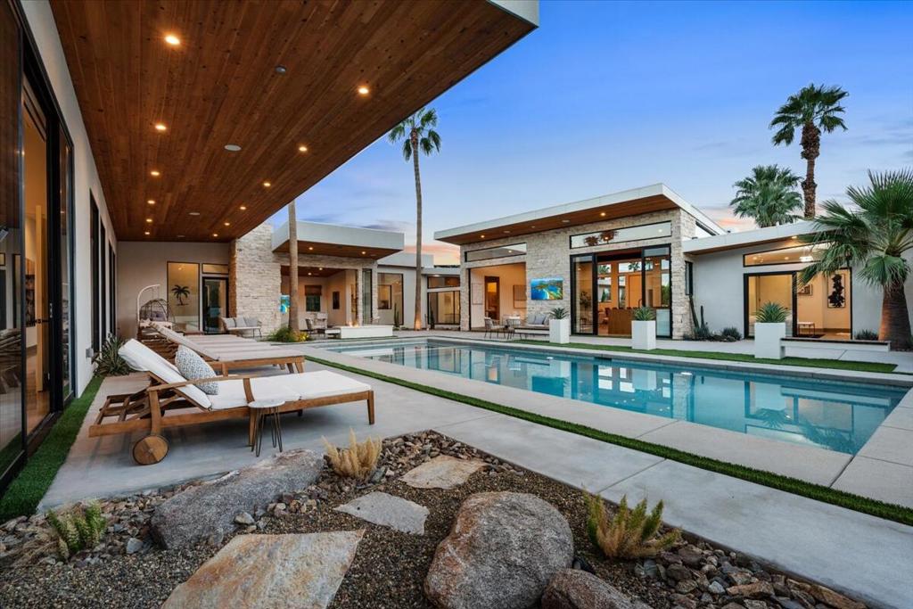 524 E E Miraleste Court Court