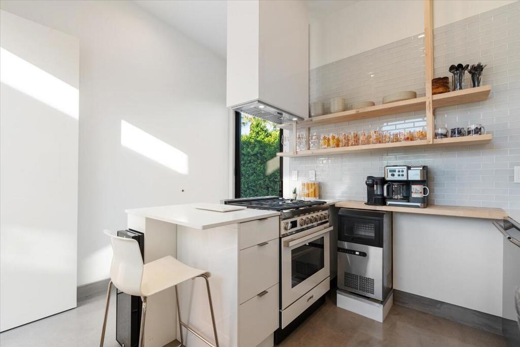 524 E E Miraleste Court Court