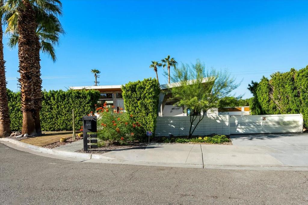 524 E E Miraleste Court Court