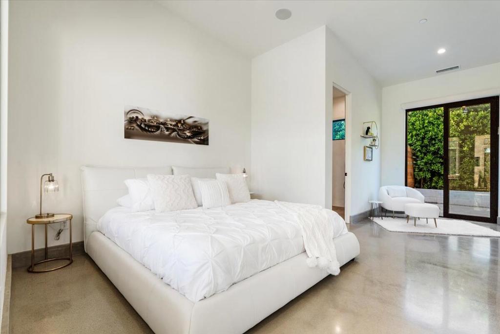 524 E E Miraleste Court Court