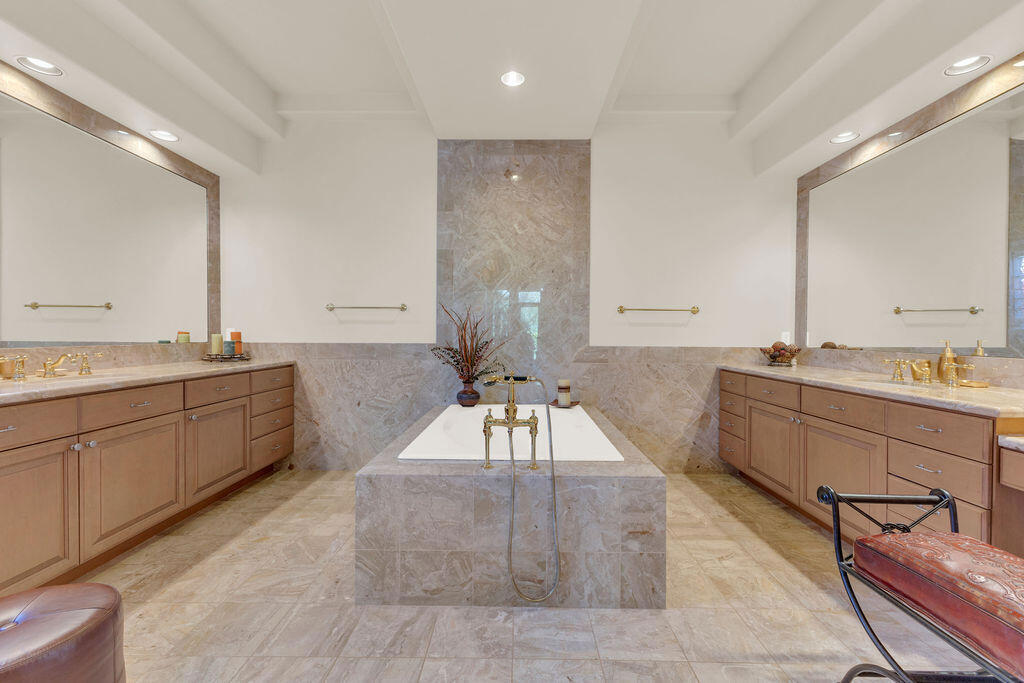 55695 Royal St. George