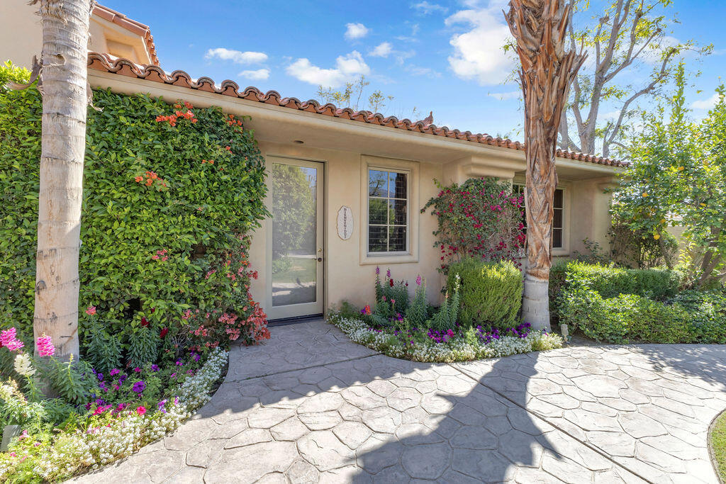 55695 Royal St. George