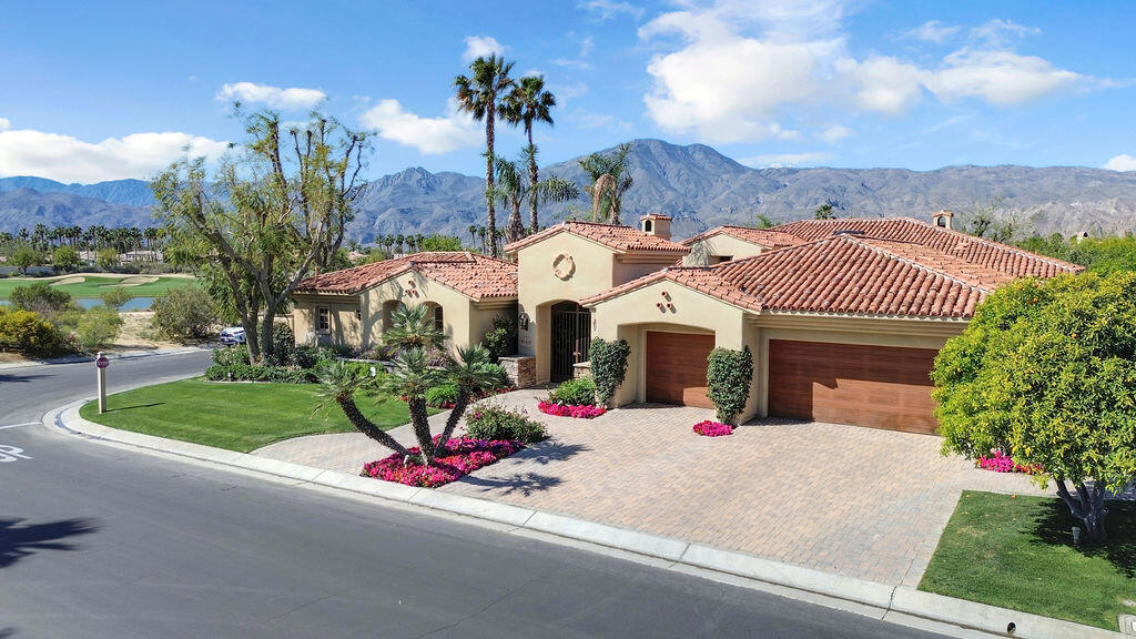 55695 Royal St. George