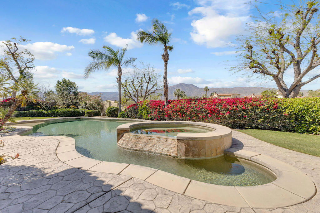 55695 Royal St. George