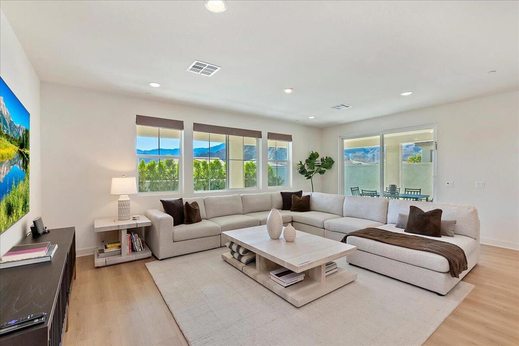 80435 Palatine Crt Court