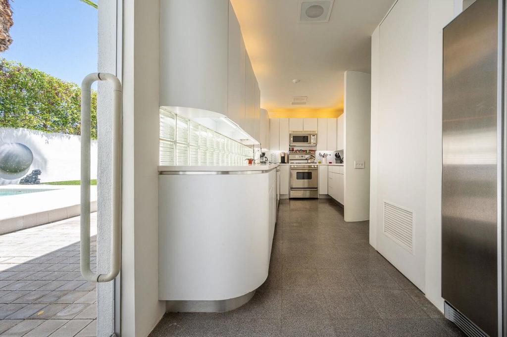 520 W ViA Lola
