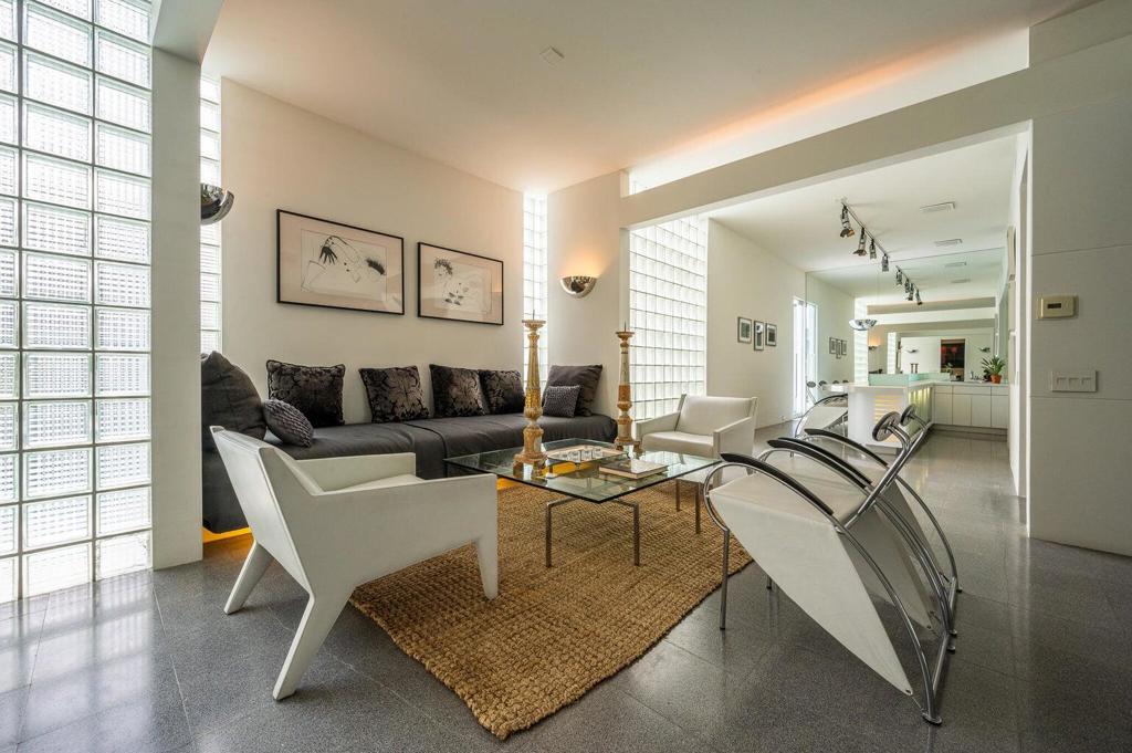 520 W ViA Lola