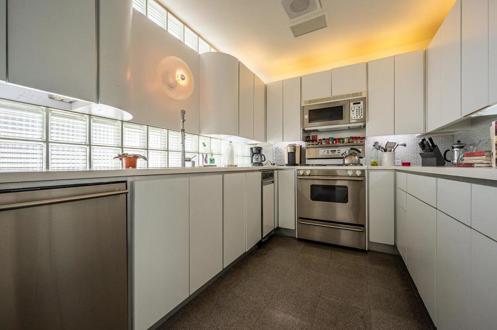 520 W ViA Lola