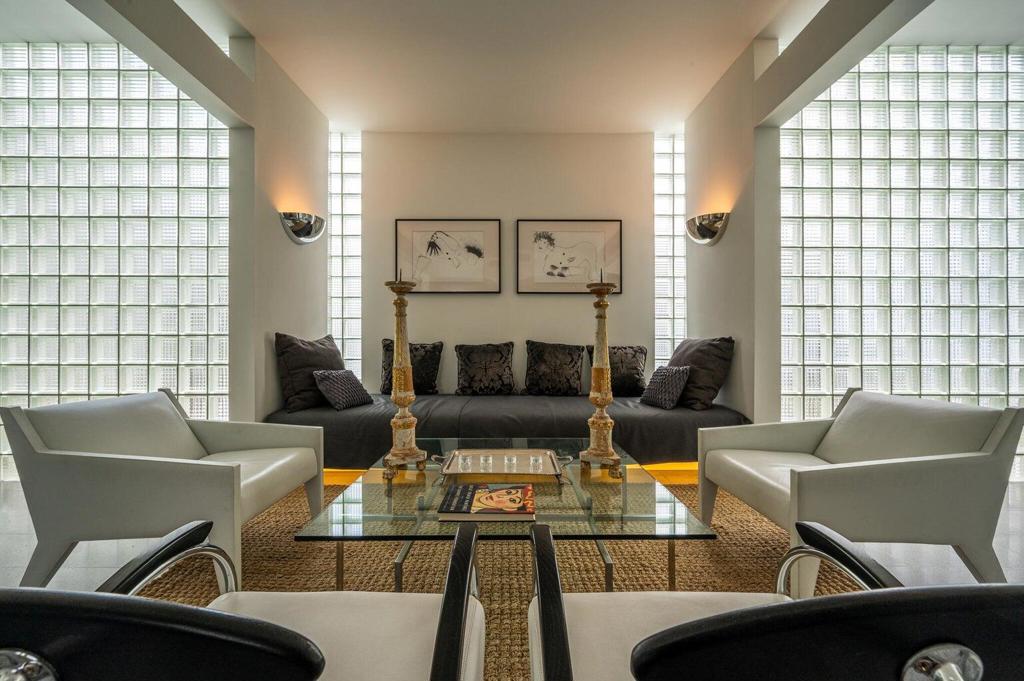 520 W ViA Lola