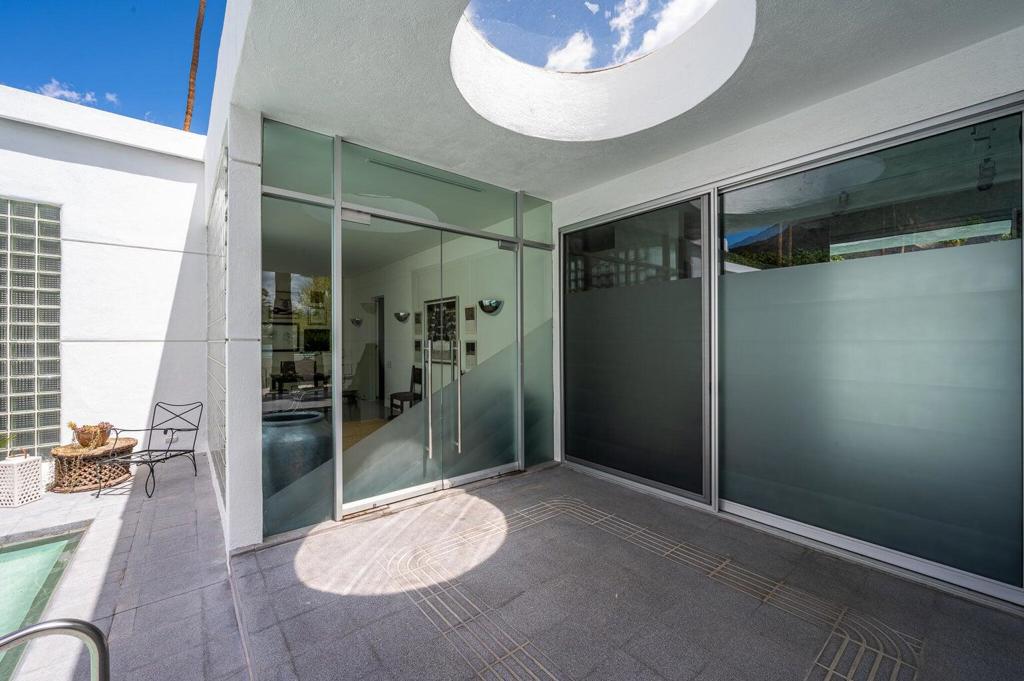 520 W ViA Lola