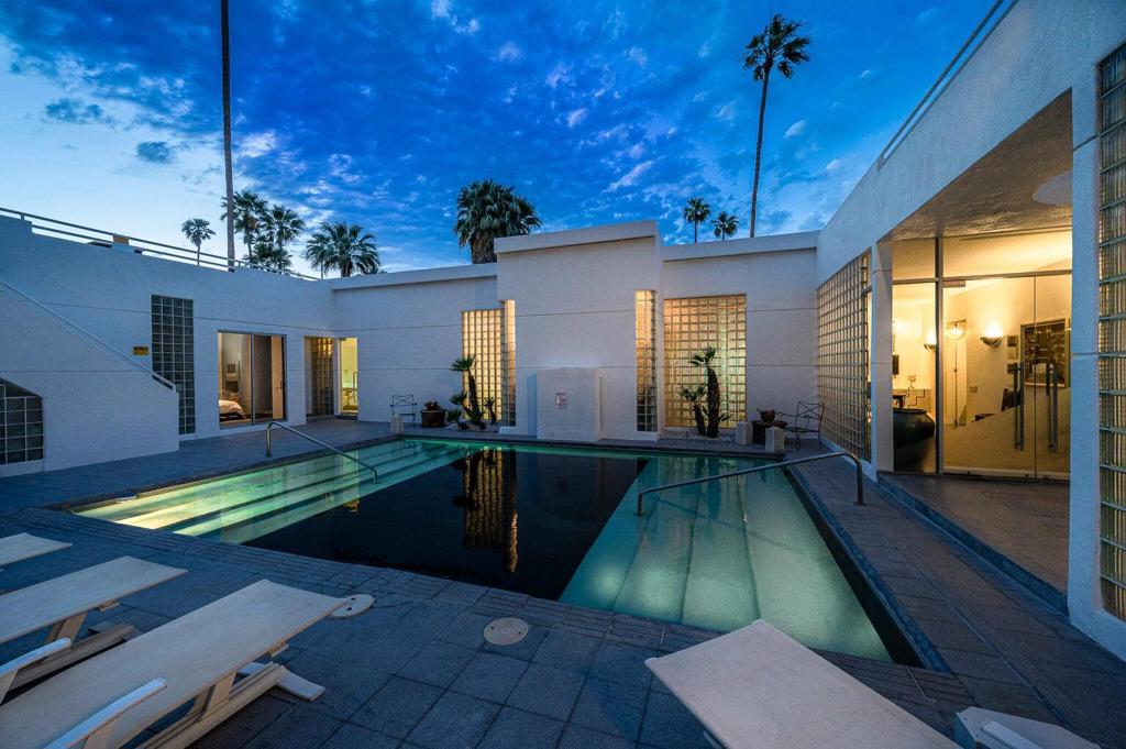 520 W ViA Lola