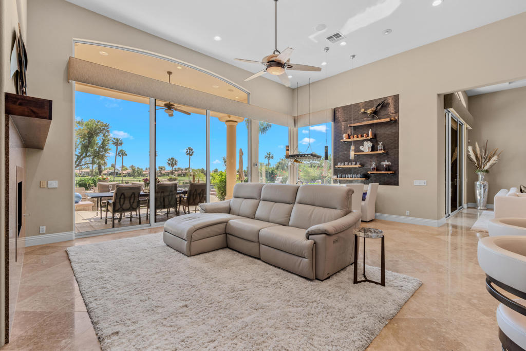 49568 Via Conquistador