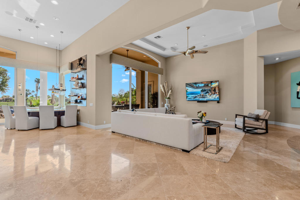 49568 Via Conquistador