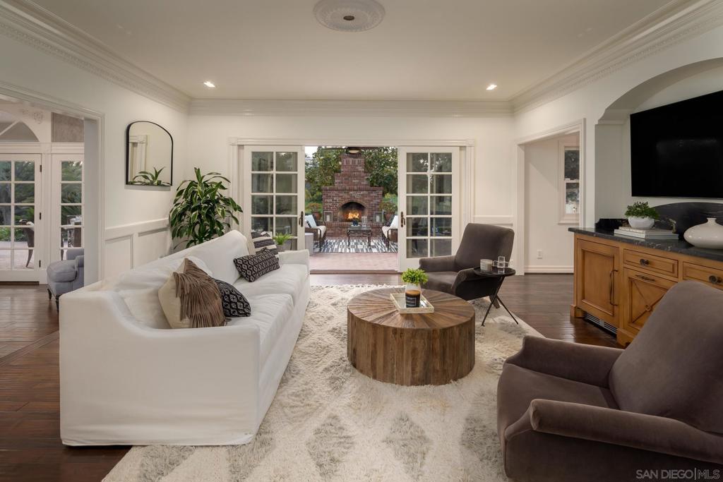 6155 Avenida Cuatro Vientos