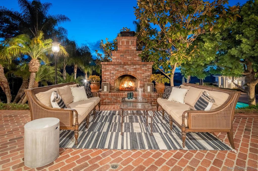 6155 Avenida Cuatro Vientos