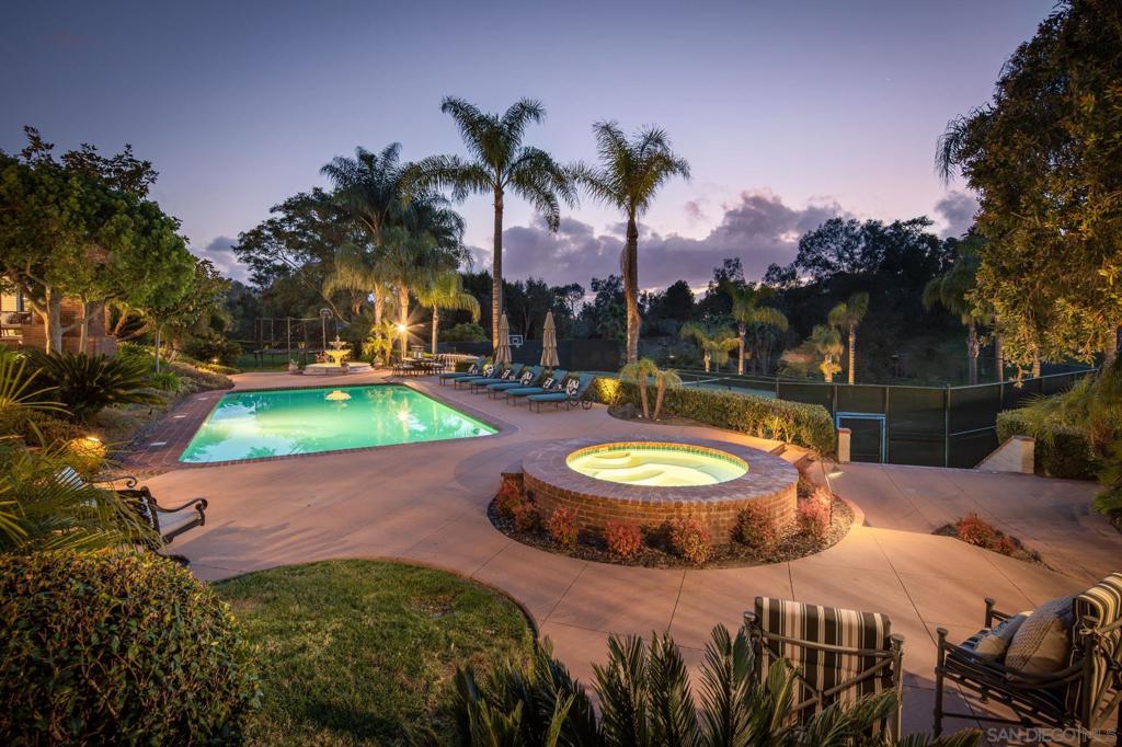 6155 Avenida Cuatro Vientos