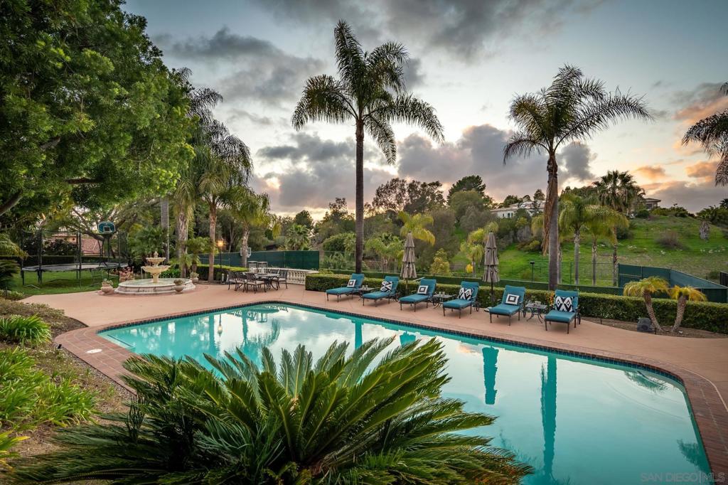 6155 Avenida Cuatro Vientos