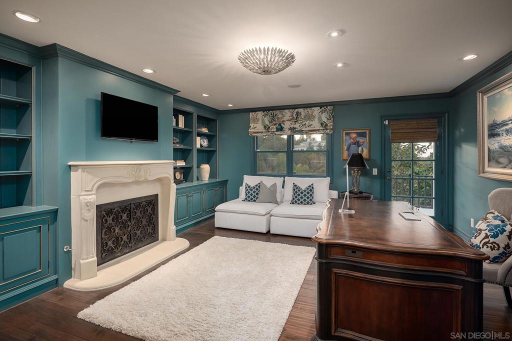 6155 Avenida Cuatro Vientos