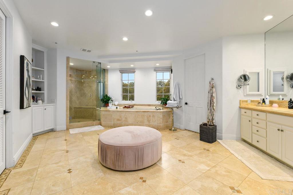 5445 Calzada del Bosque