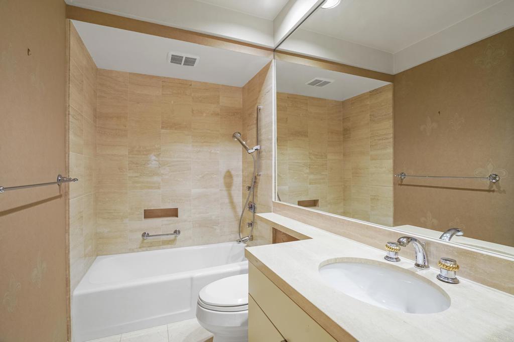 4074 Avenida Brisa