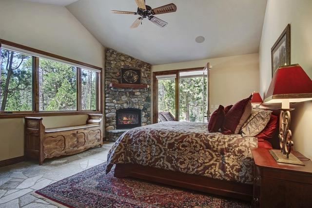 7899 Forest Drive