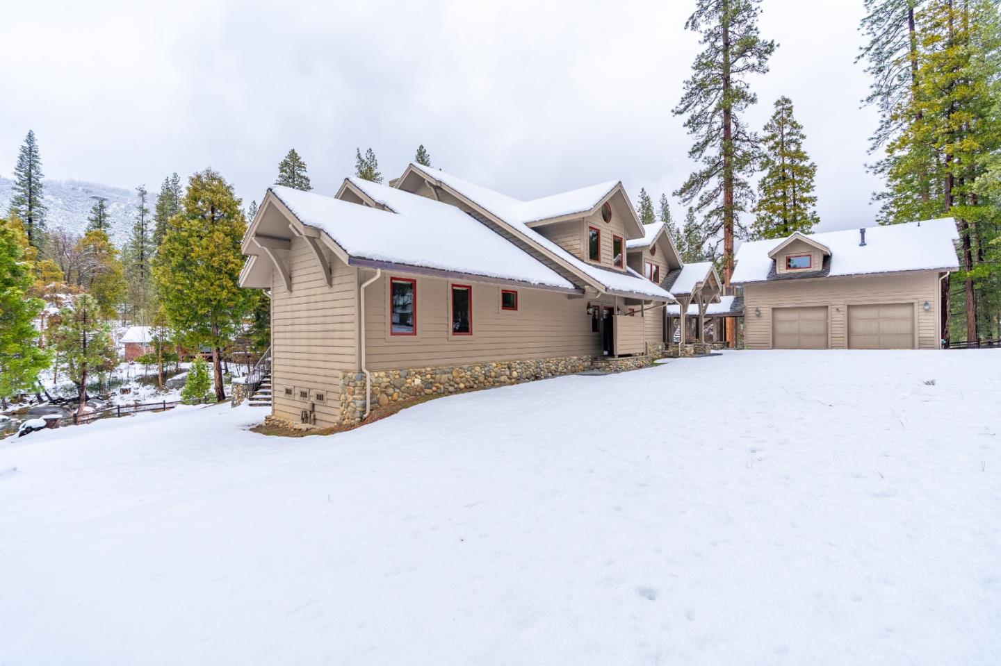 7899 Forest Drive