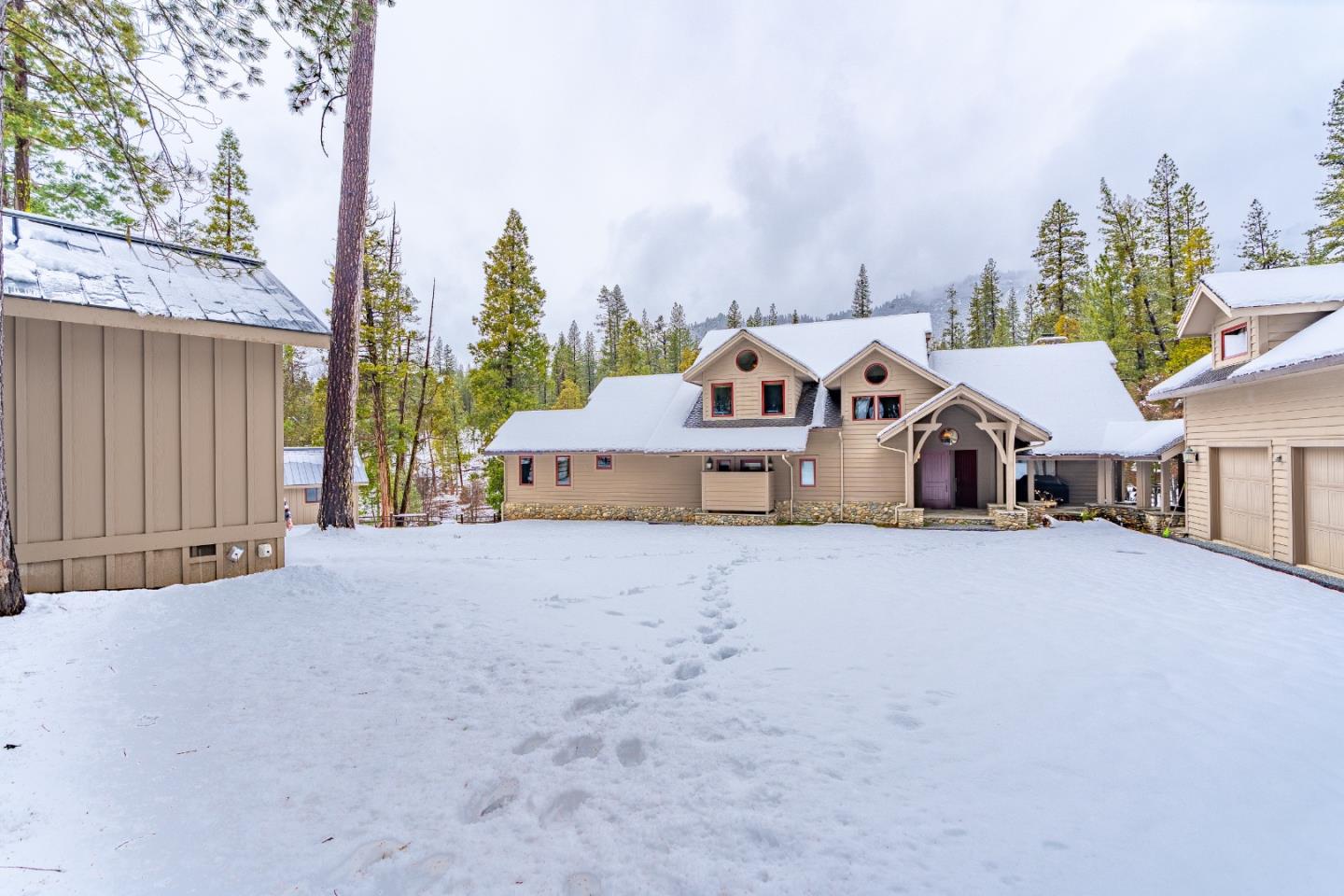 7899 Forest Drive