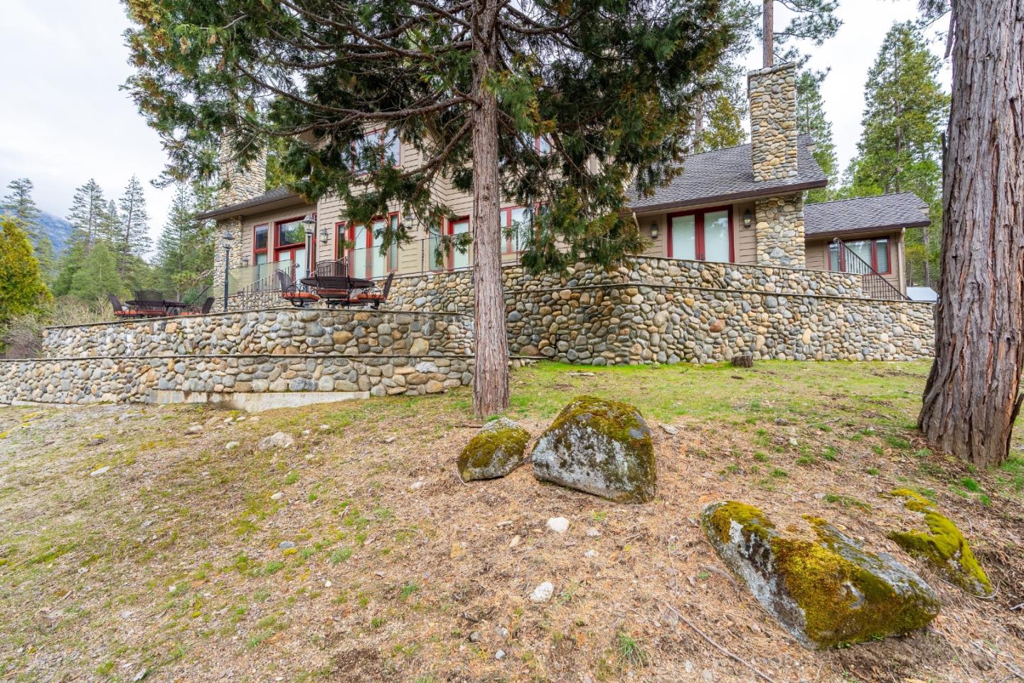 7899 Forest Drive