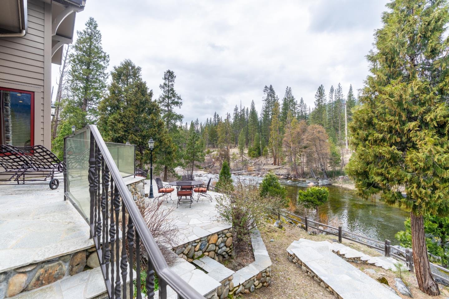 7899 Forest Drive