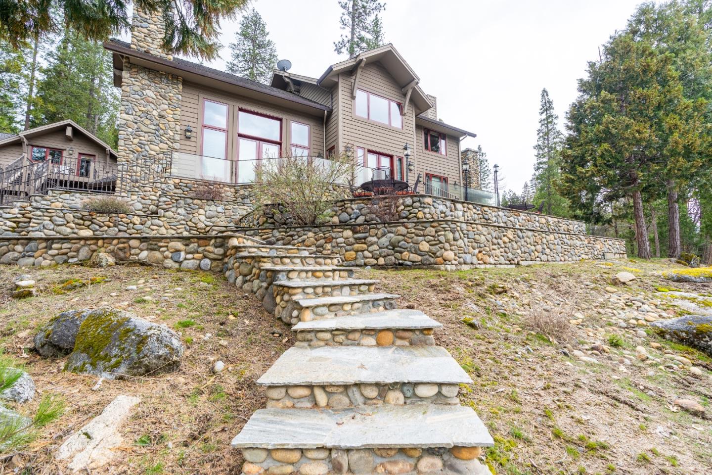 7899 Forest Drive