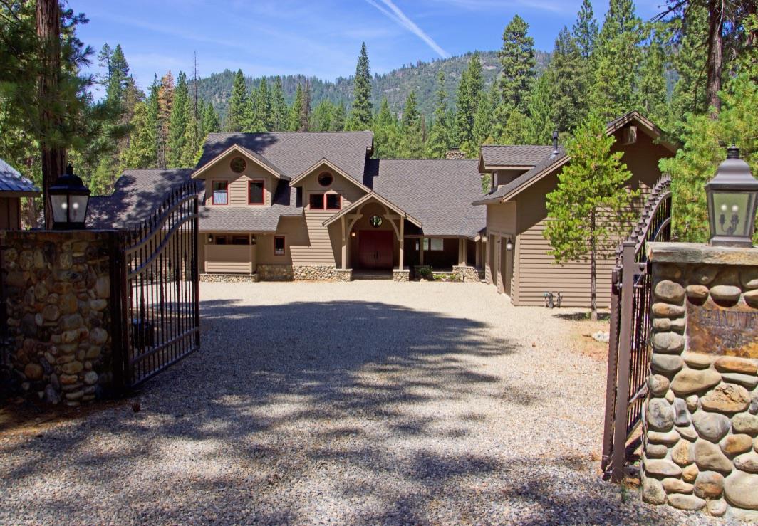 7899 Forest Drive