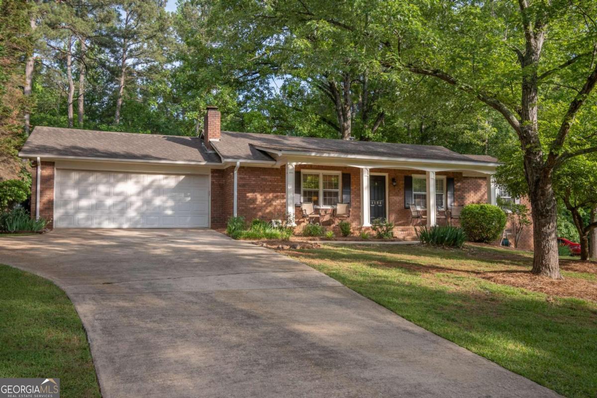 1121 Old Farm Road