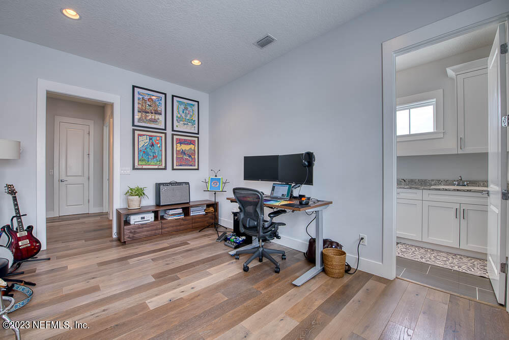 52 LAGOON COURSE Avenue