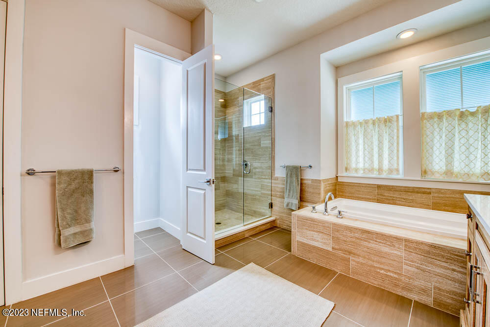 52 LAGOON COURSE Avenue