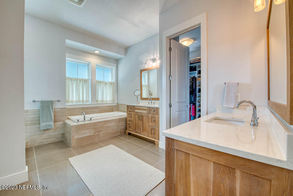 52 LAGOON COURSE Avenue