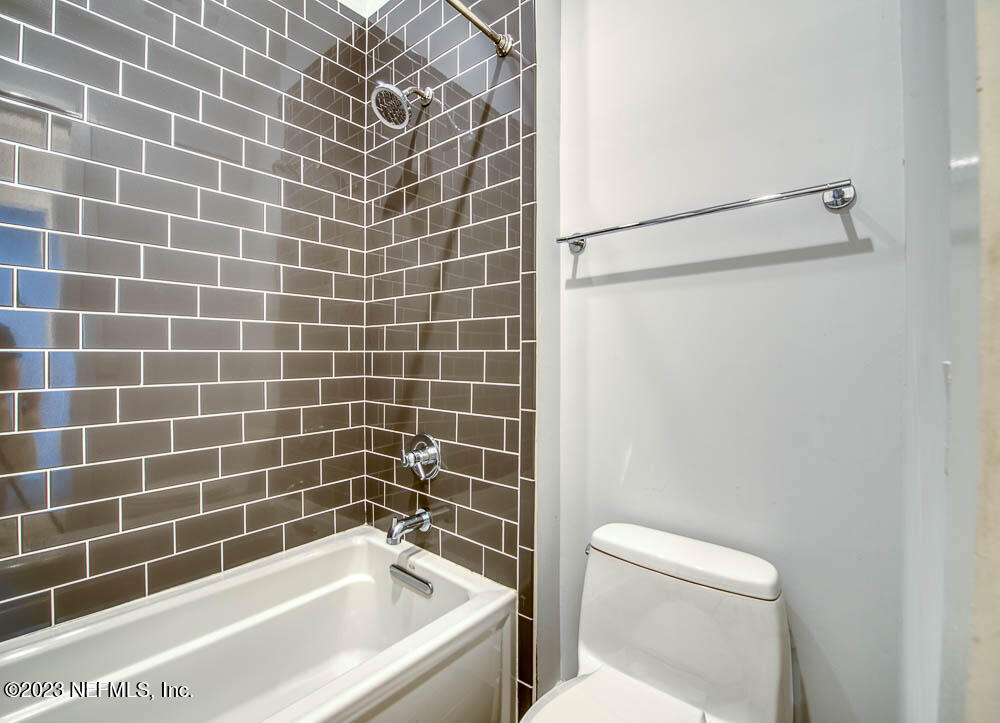 52 LAGOON COURSE Avenue