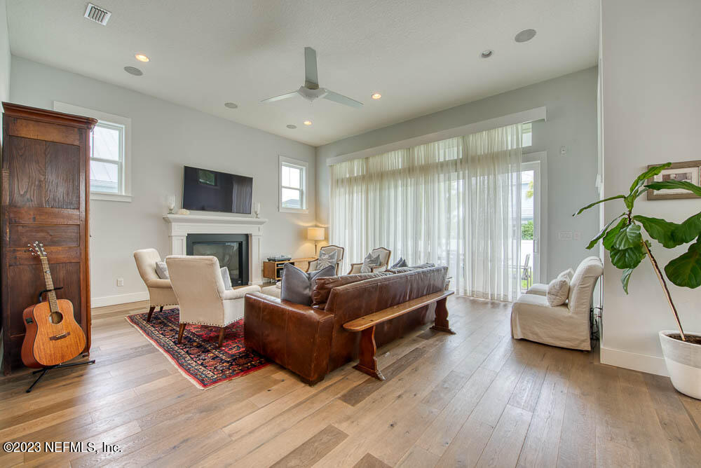 52 LAGOON COURSE Avenue