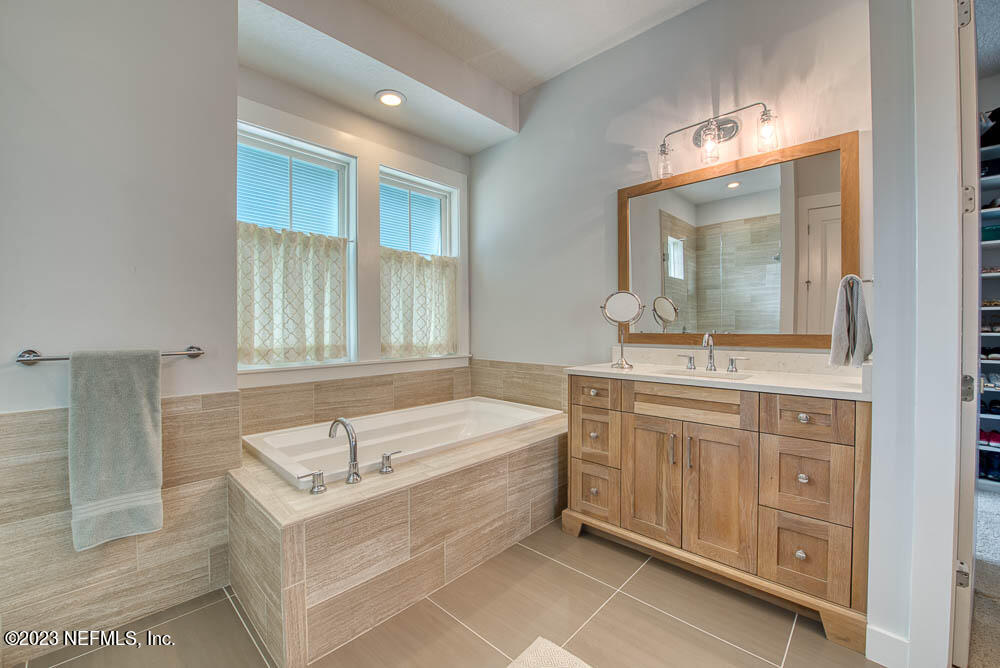 52 LAGOON COURSE Avenue