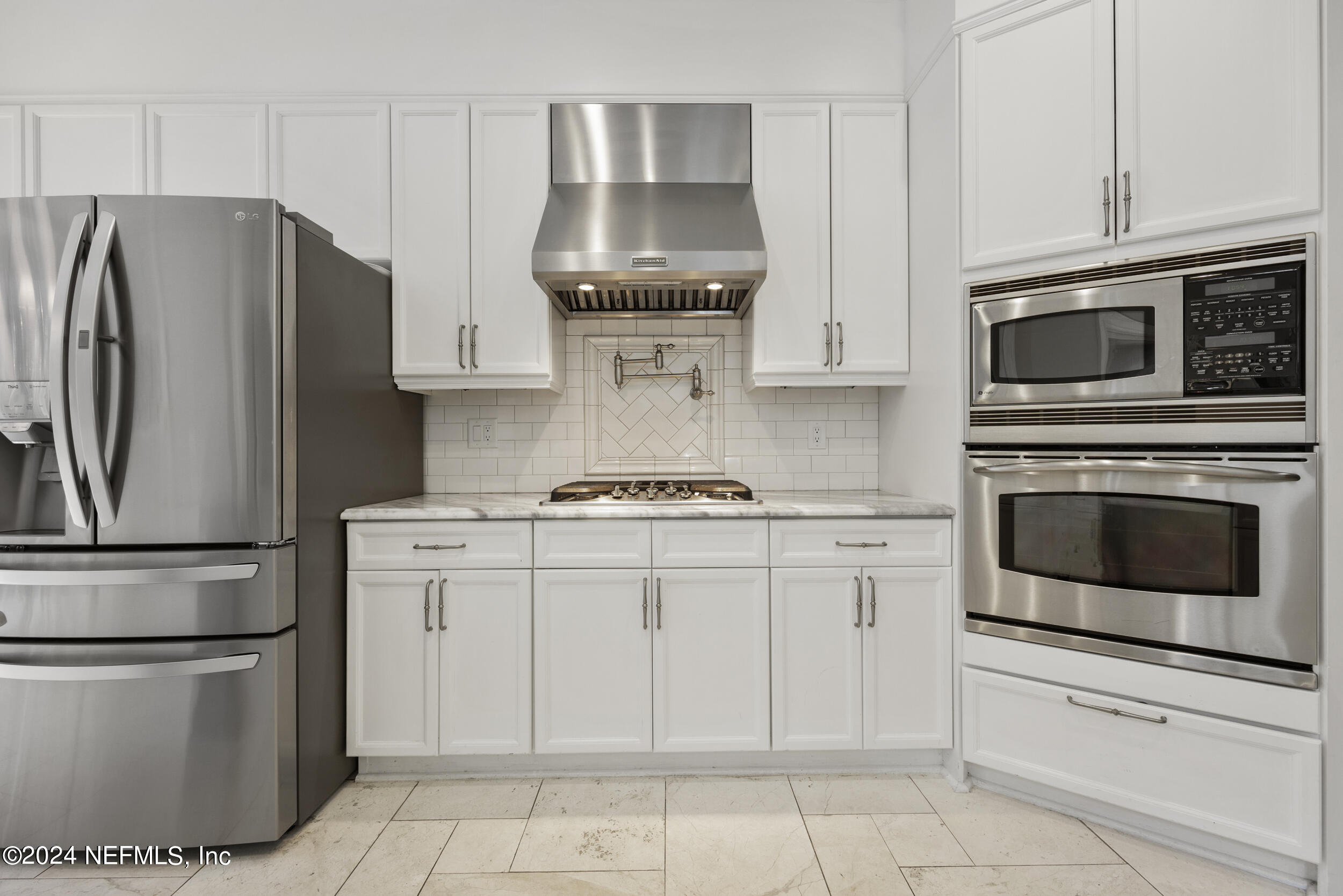 1412 S BURGANDY Trail